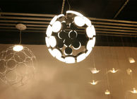 A suspensão moderna do diodo emissor de luz do acrílico de alumínio ilumina lâmpadas incompletas da esfera para a sala de visitas