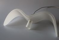 Os dispositivos elétricos claros modernos brancos do leite da resina, forma do pássaro conduziram luzes da suspensão