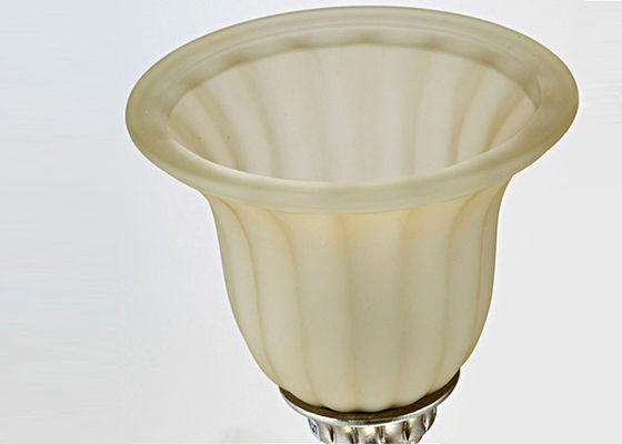Candelabro moderno/retro personalizado do ferro forjado do estilo com máscaras 8 800W claros
