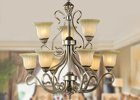 Estilo retro italiano do grande candelabro leve decorativo do ferro forjado 9 com metal e vidro