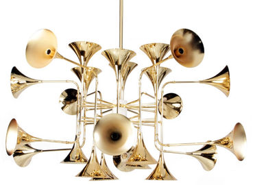 Candelabros do hotel do metal