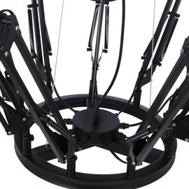 Candelabros pretos enormes do hotel
