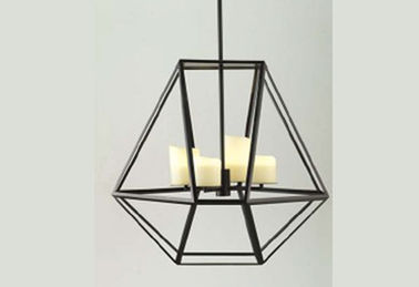 O interior de vidro da vela conduziu luzes do candelabro, lâmpada de pendente preta larga da gaiola de ferro