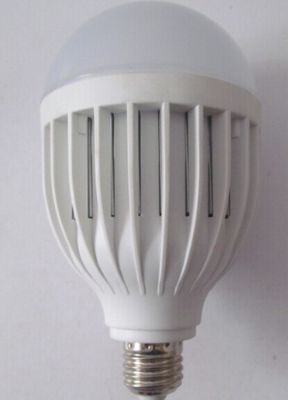 Fábricas de abrigo plásticas altas dos bulbos do globo do diodo emissor de luz do lúmen 12W 1150LM IP45 Epistar