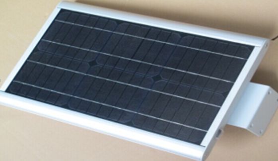Luzes de rua solares completas exteriores puras altas do diodo emissor de luz do branco IP66 do lúmen 50W